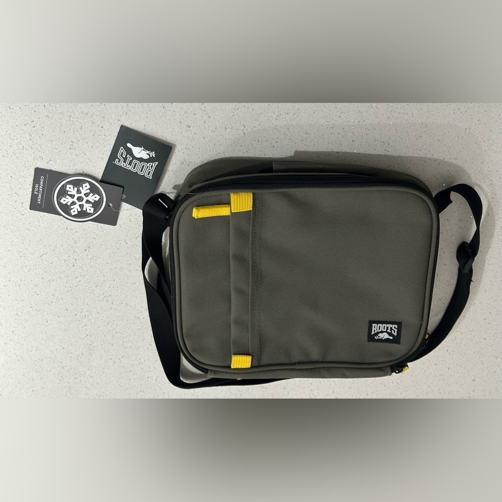 ✨NWT✨ Roots: Lunch Bag